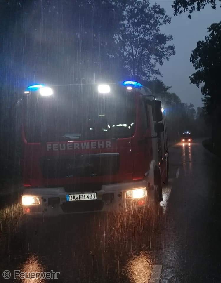 Gefahrenstelle auf Fahrbahn Gefahrenstelle auf Fahrbahn